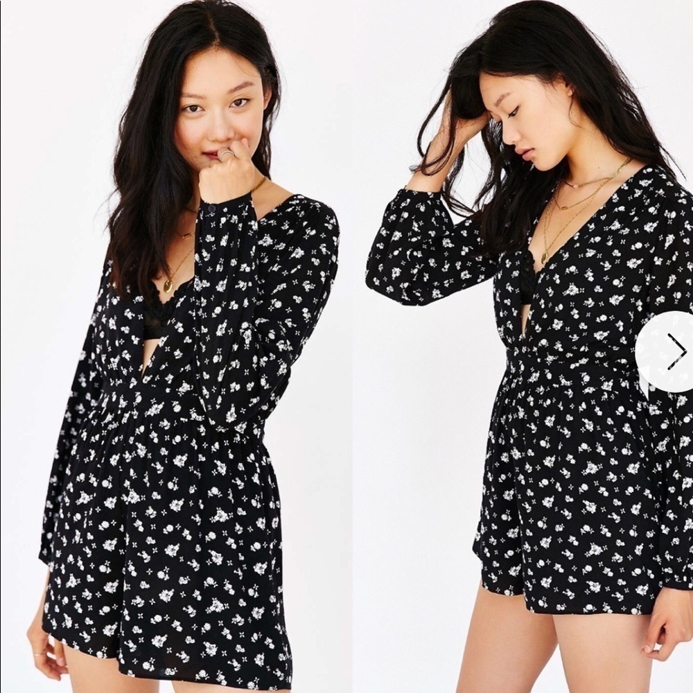 𝅺urban outfitters romper